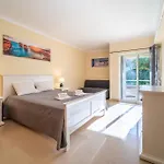 Blue Horizon By Hellovacations *